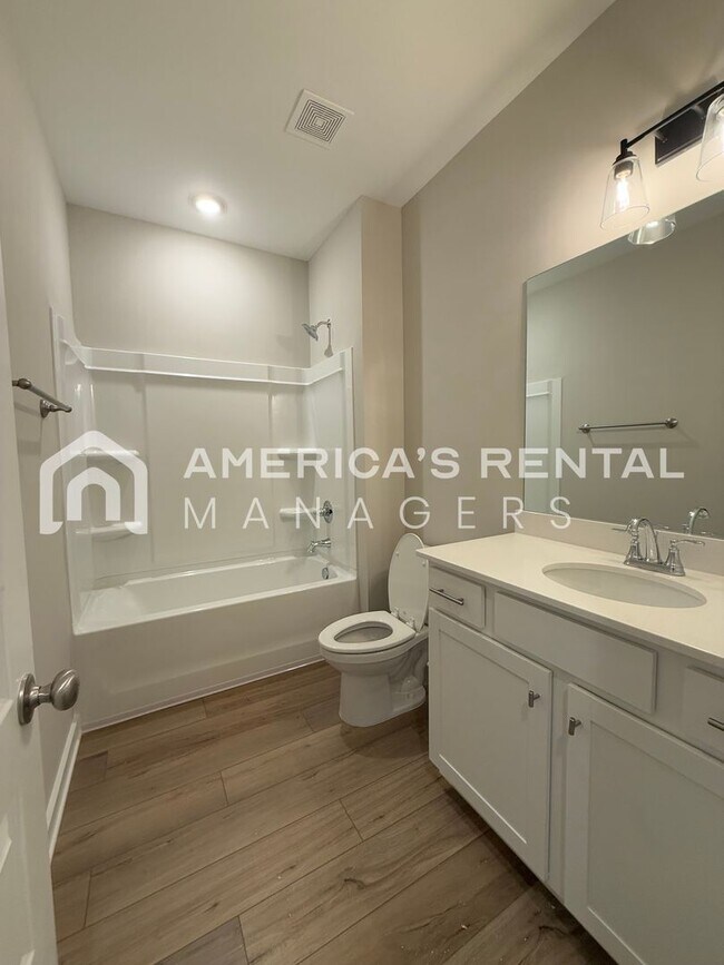 Building Photo - Home for rent in Riverside! Available to View Now!