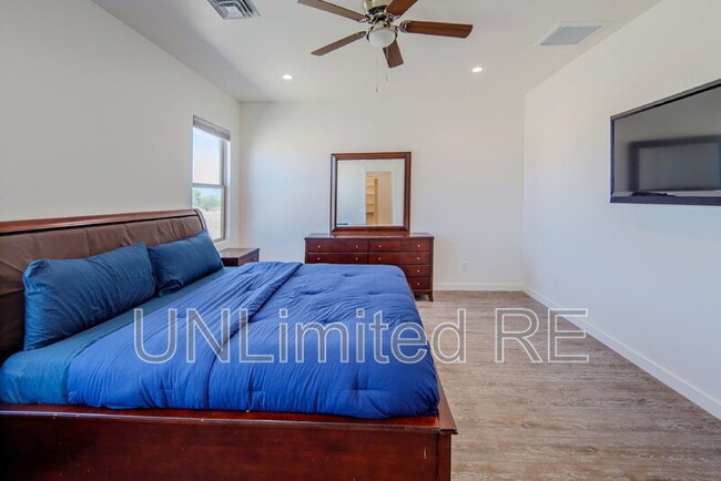 Building Photo - 7756 Sierra Vista Dr