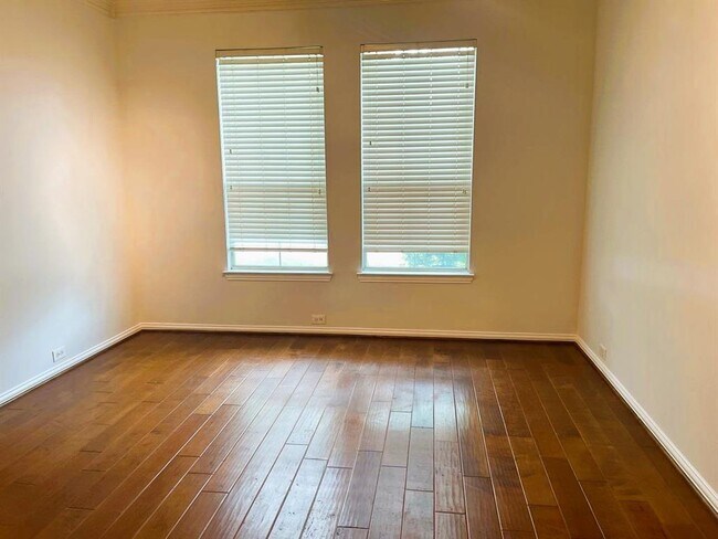 Building Photo - 130 W Montfair Blvd