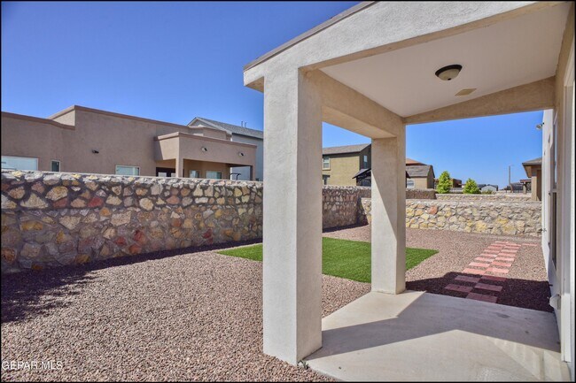 Building Photo - 14664 Sunny Land Ave