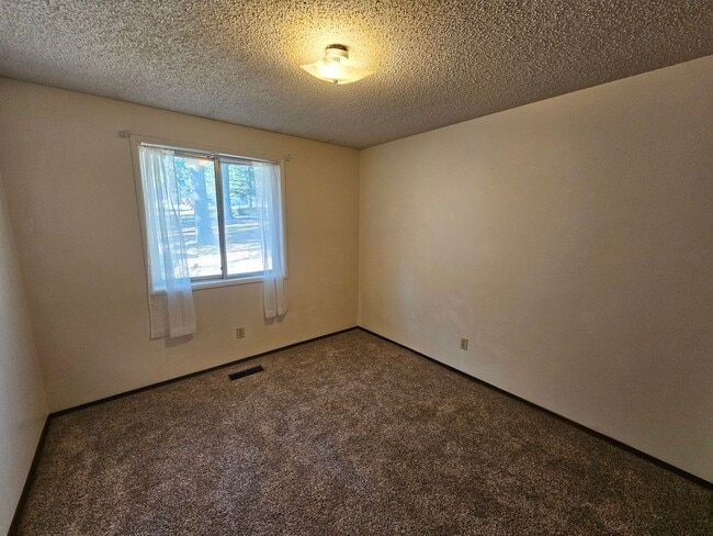 Building Photo - 66955 End Rd