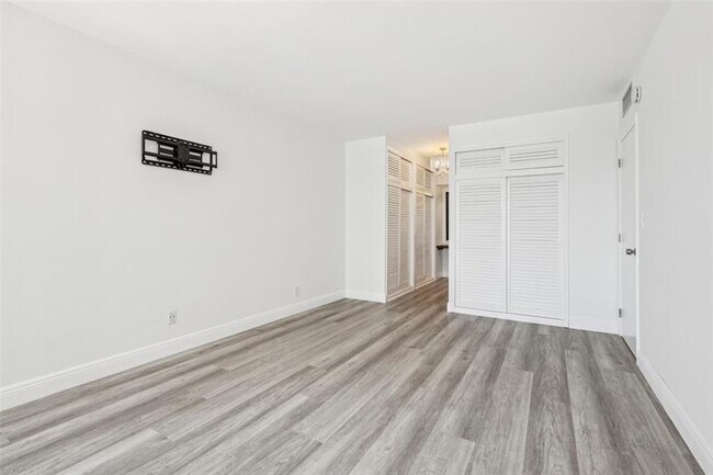 Building Photo - 3700 Galt Ocean Dr