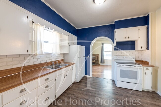Building Photo - Charming Walla Walla Home with Gas Fireplace, Backyard Patio, and Off-Street Parking!