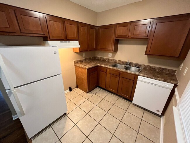 Building Photo - 921 Millikin St