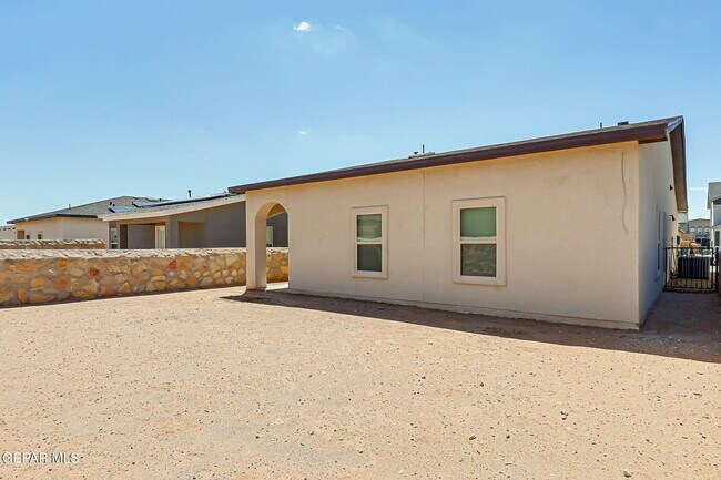 Building Photo - 14937 Tierra Fortaleza Ave