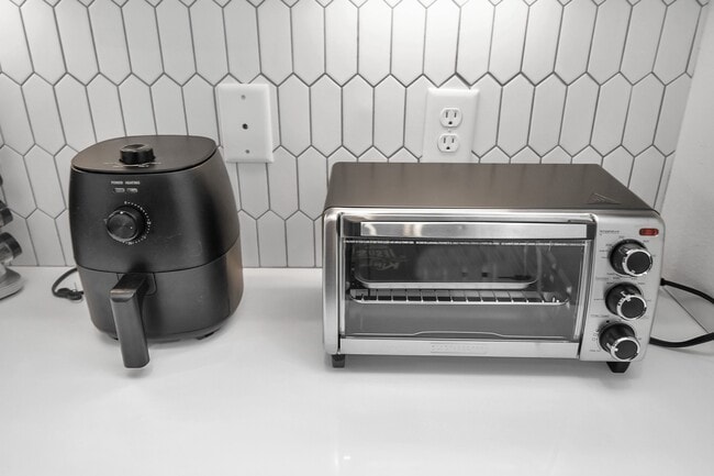 Building Photo - 6115 Campos Dr