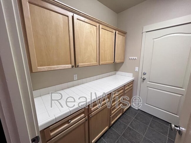 Building Photo - 835 Nutcracker Dr