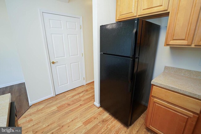 Building Photo - 420 Parkview Ct