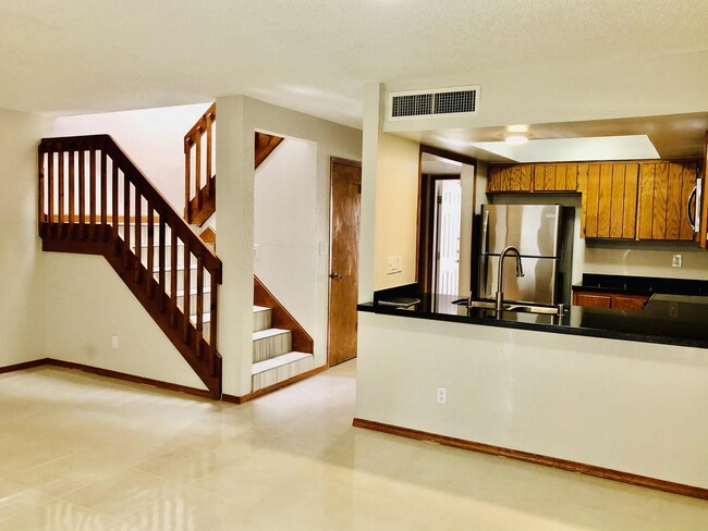 Building Photo - 730 Resler Dr