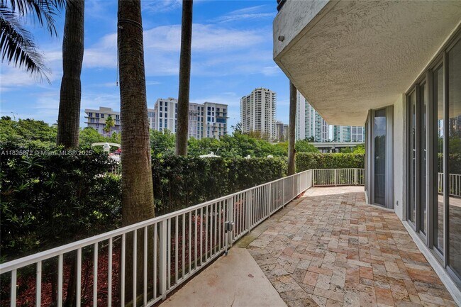 Building Photo - 3500 Mystic Pointe Dr