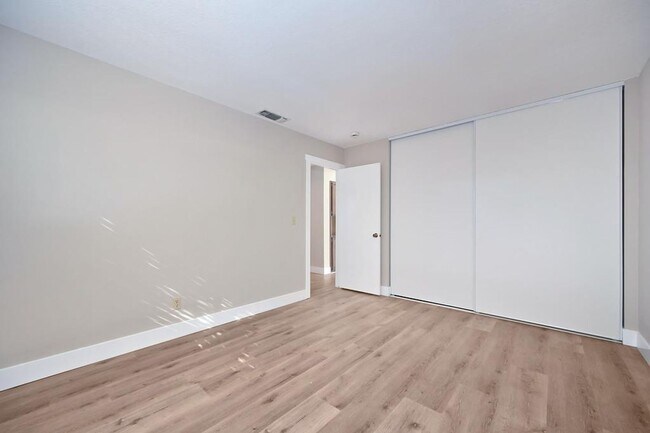 Building Photo - 1720 Kent St