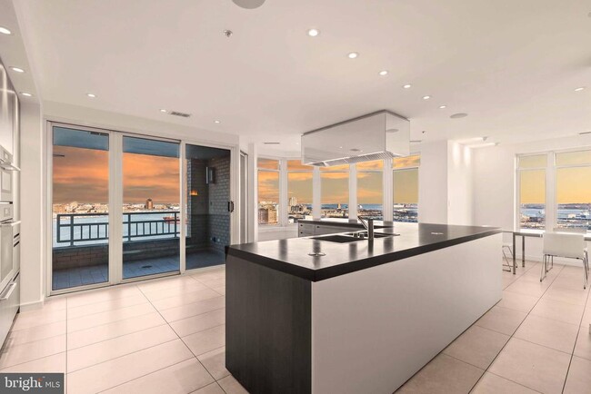 Building Photo - 100 Harborview Dr