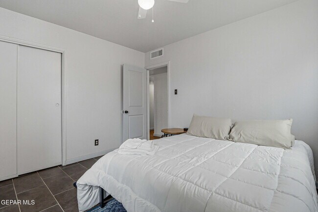 Building Photo - 5912 Delta Dr