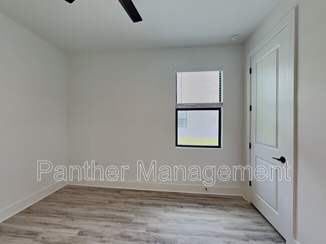 Building Photo - 26483 Explorer Rd