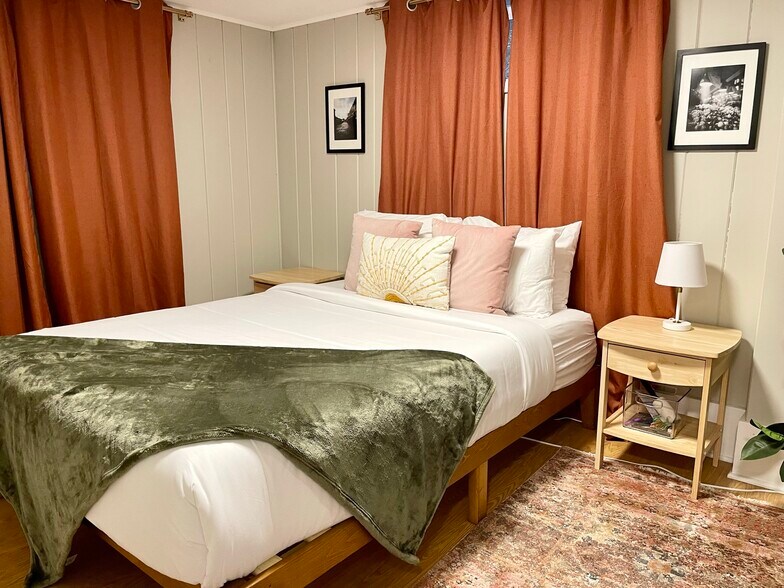 Building Photo - 4324 3rd Ave NW