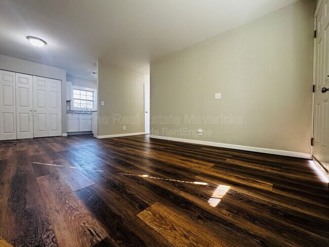 Building Photo - 63 Trinity Rd