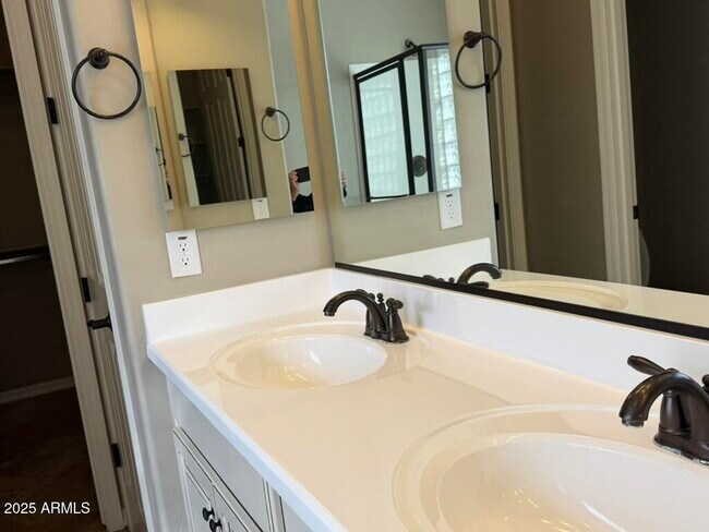 Building Photo - 297 E Kaibab Dr