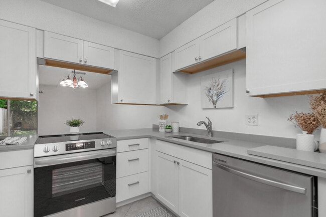 Building Photo - 337 Woodham Ct