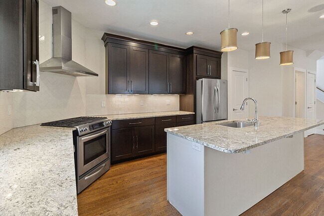 Building Photo - 3739 Hyde Park Ave