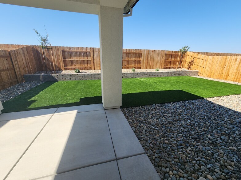 Building Photo - 2145 Longmire Loop