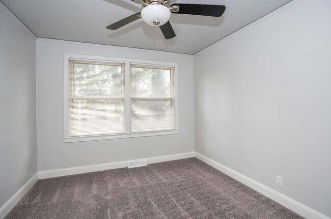 Building Photo - Comfortable 2-Bedroom Home on Large Fenced Corner Lot