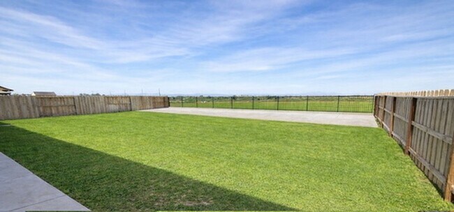 Building Photo - Executive Retreat in Brawley: Spacious 5-Bedroom Home Ideal for Corporate Stays or Refined Family...