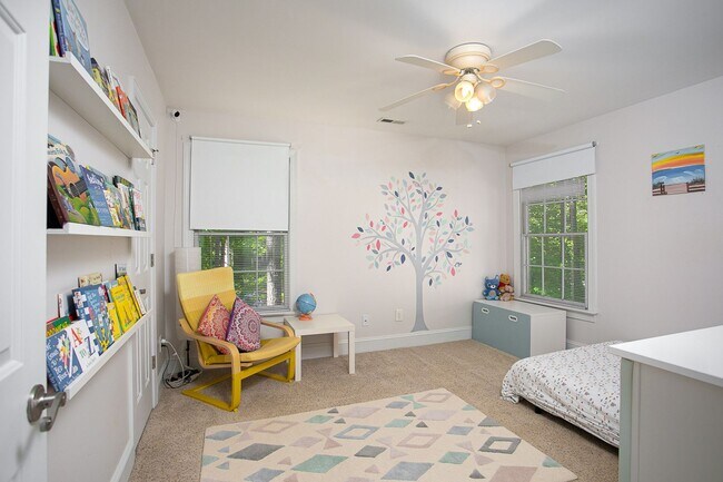 Building Photo - Contemporary 3-Bedroom 2-Bath Townhome in Chapel Hill Close to UNC and Hospital!