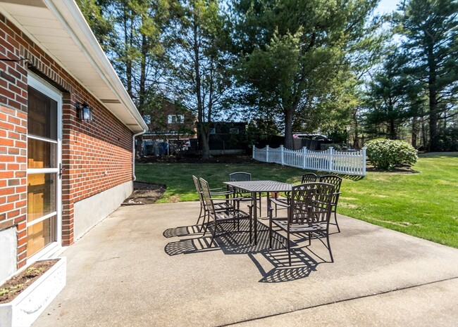 Building Photo - 80 Woodcliff Dr