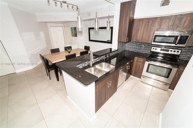 Building Photo - 17100 N Bay Rd