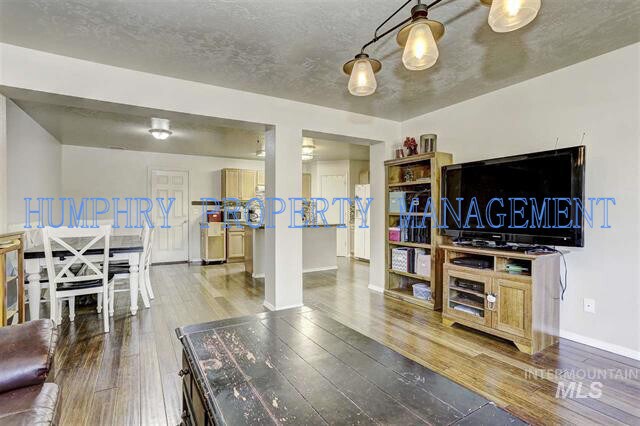 Building Photo - Boise 2101Sqft Great family home in Devonshire Subdivision