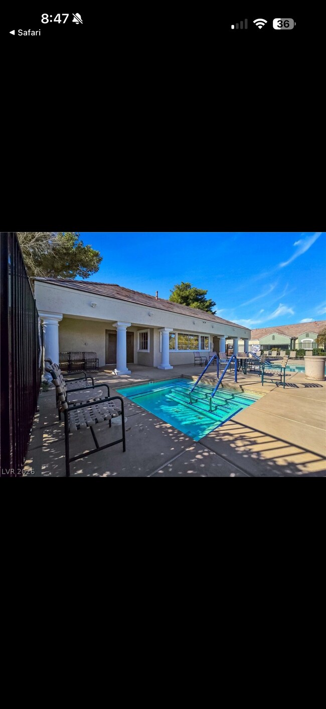 Building Photo - 985 Prestwick St