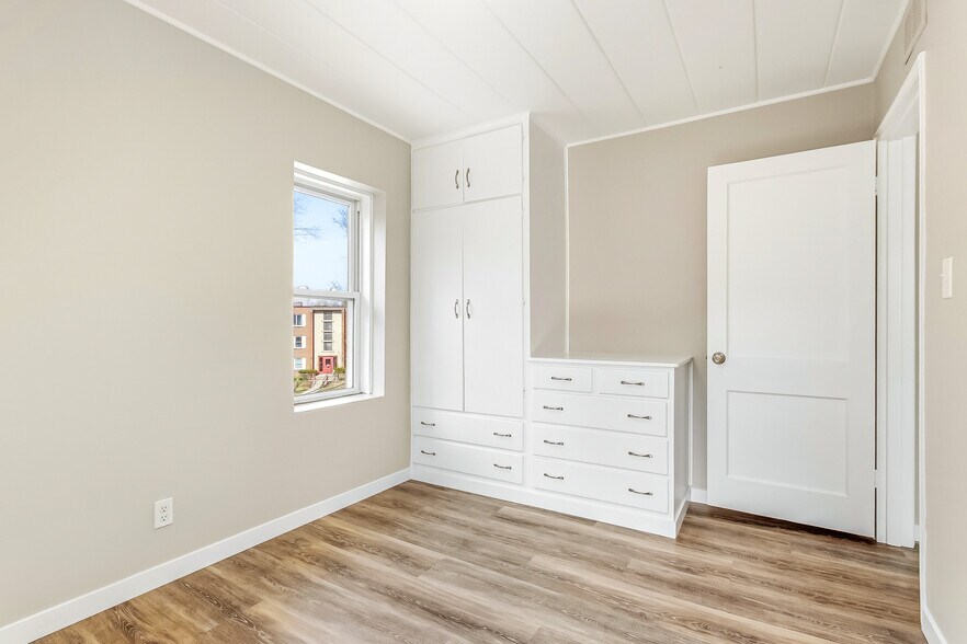 Building Photo - 24 Sherman Ter