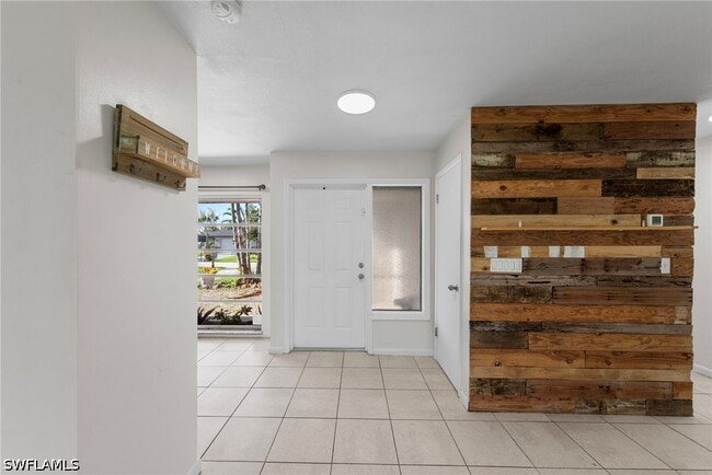 Building Photo - 1211 SE 34th St