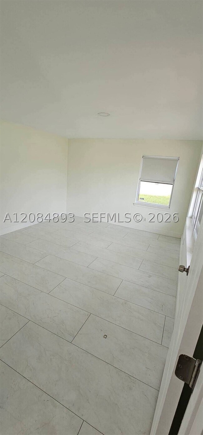 Building Photo - 442 NE Elmore St