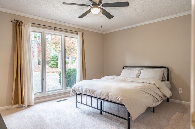 Building Photo - 11 Greenville Ln