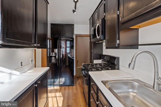 Building Photo - 1403 K St SE