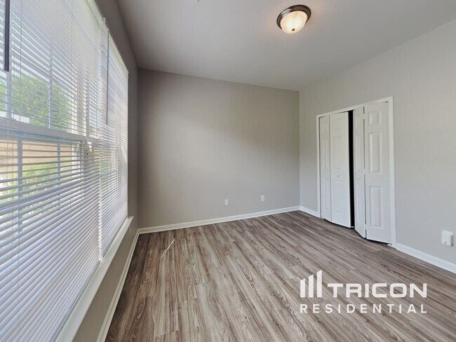 Building Photo - 301 Minitree Ln