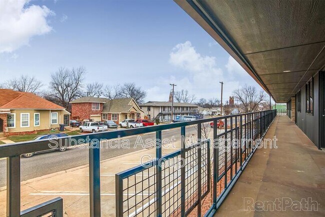 Building Photo - 2000 N Blackwelder Ave