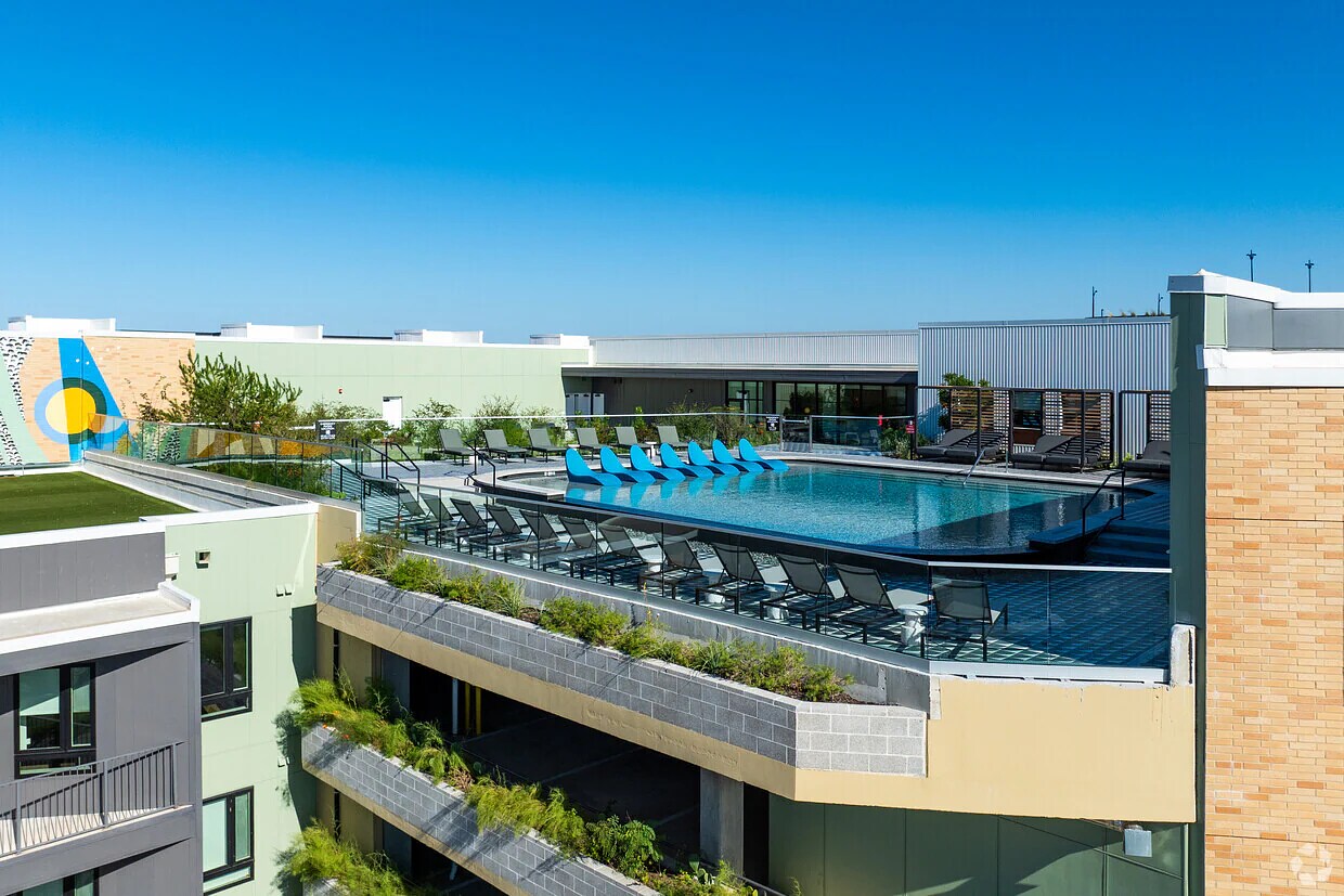 Building Photo - 1010 Springdale Rd