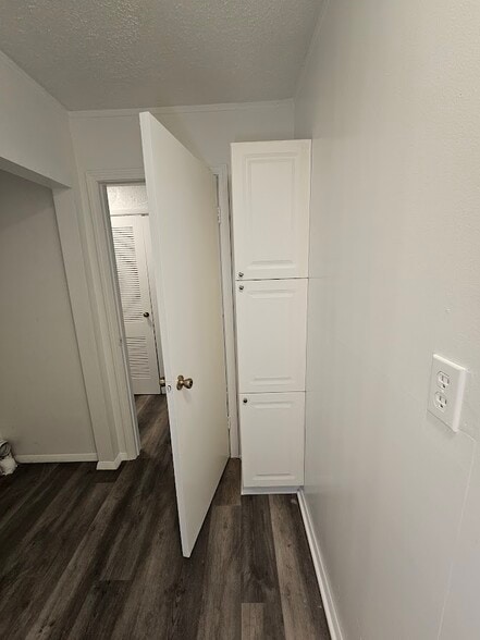 Building Photo - 9137 Hibben Ave