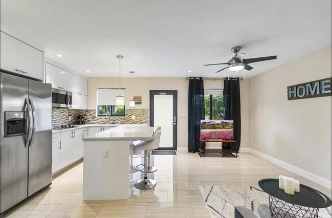 Building Photo - 320 NE 15th Ave