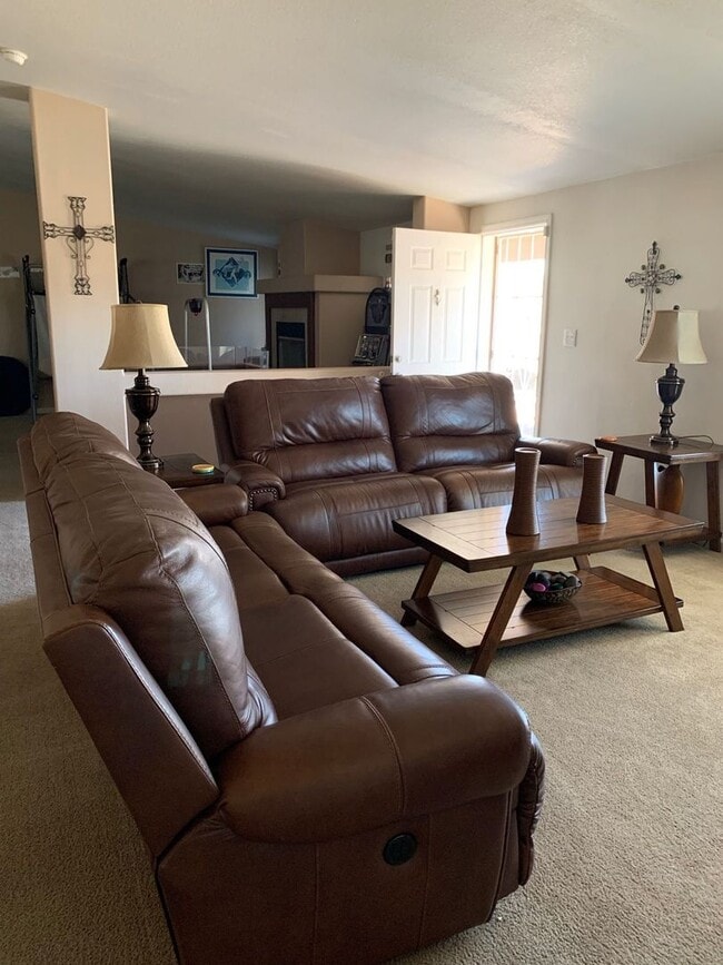 Building Photo - WINTER RENTAL -- 3 Bedroom 2 Bath Home