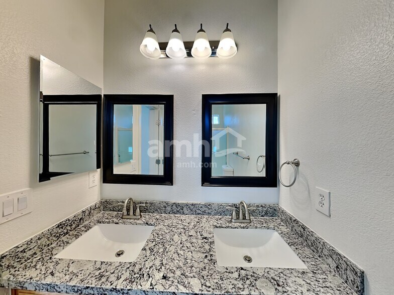 Building Photo - 8825 Moonwood Ct