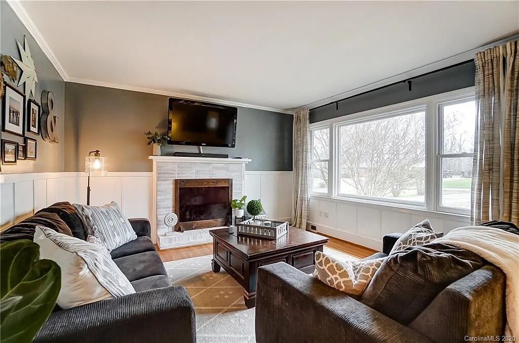 Building Photo - 10700 Forest Dr