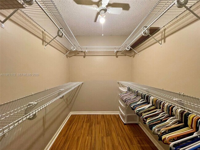 Building Photo - 7340 Lake Cir Dr