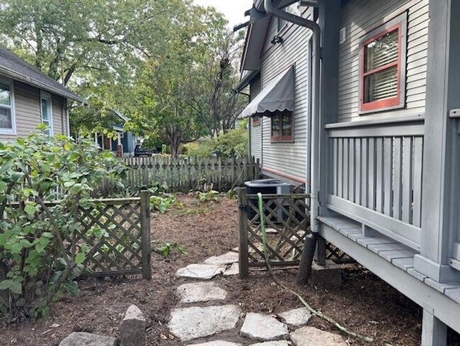 Building Photo - 429 Dawson Ave