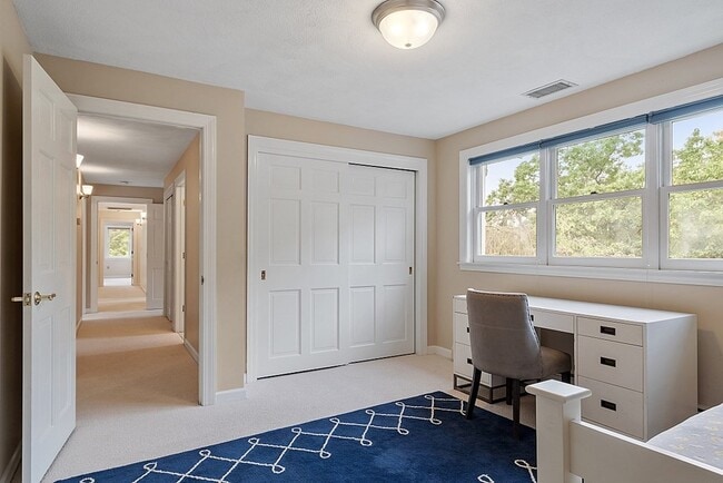 Building Photo - 2 Sunset Ridge