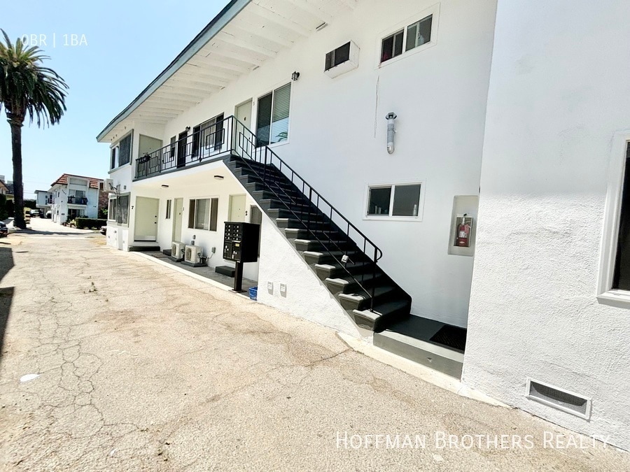 Building Photo - 3742 Westwood Blvd