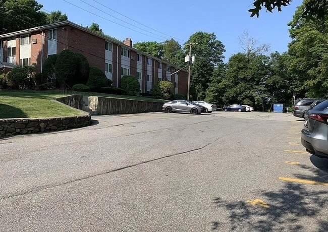 Building Photo - 61 Fairmount St