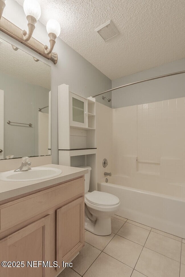 Building Photo - 14004 Crestwick Dr W
